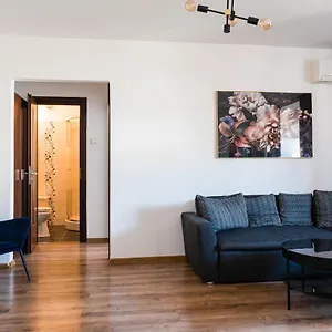 Appartement Chic 2-room In The Heart Of With Amazing View, Bucarest