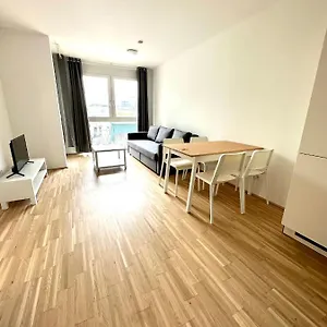 verificați disponibilitatea